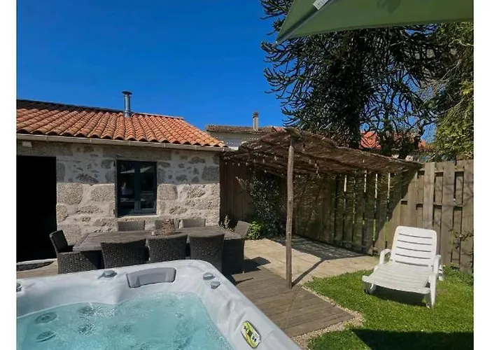 Loue Ancien Moulin A Vent Avec Piscine Et Jacuzzi Holiday home *